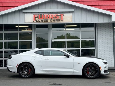 Used 2022 Chevrolet Camaro SS RWD image 2