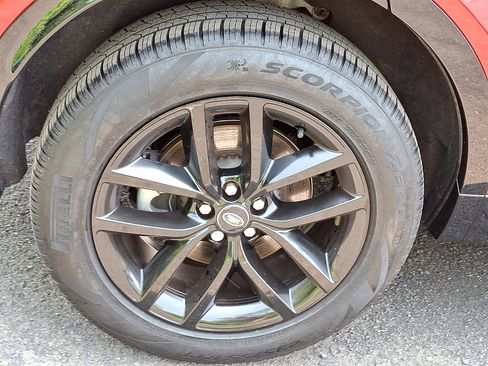 Certified 2025 Land Rover Discovery Sport Dynamic SE image 11