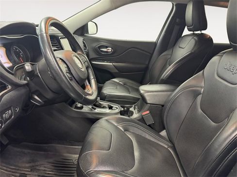 Used 2019 Jeep Cherokee Limited image 7