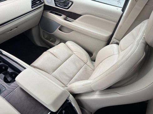 Used 2020 Lincoln Navigator L Reserve w/ Luxury Package image 15