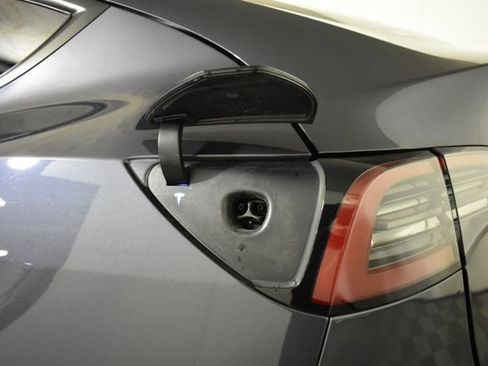 Used 2023 Tesla Model Y Long Range AWD/4WD image 41