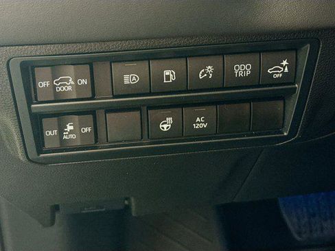 Used 2024 Toyota Sequoia Platinum image 10