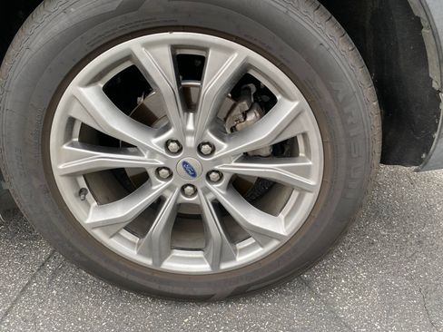 Used 2020 Ford Explorer XLT w/ Equipment Group 202A RWD image 5
