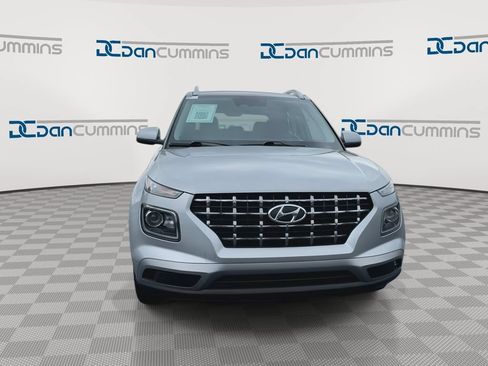 Used 2023 Hyundai Venue SEL FWD image 3