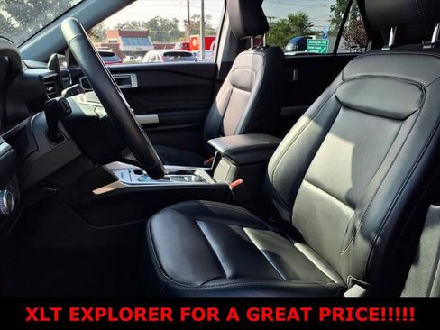 Used 2022 Ford Explorer XLT w/ Equipment Group 202A AWD/4WD image 13