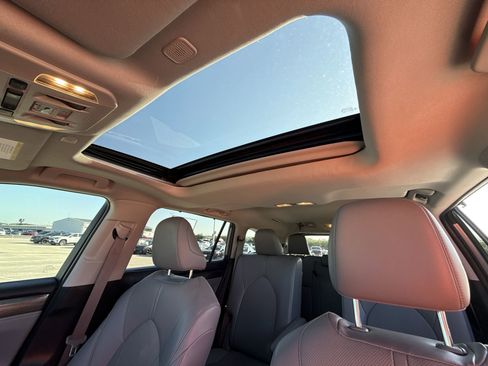 Used 2023 Toyota Highlander Limited FWD image 16