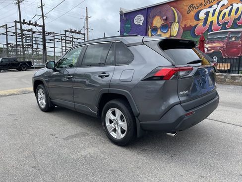 Used 2021 Toyota RAV4 XLE w/ Convenience Package AWD/4WD image 3