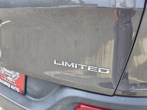 Used 2017 Jeep Cherokee Limited AWD/4WD image 17