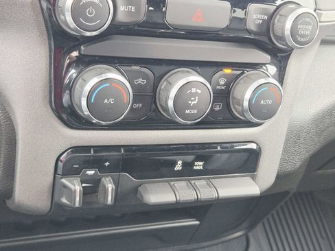 Used 2024 RAM 2500 Tradesman w/ Chrome Appearance Group image 32