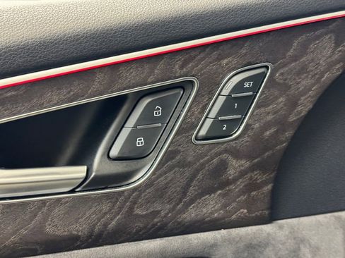 Used 2019 Audi Q8 Prestige w/ Luxury Package image 9
