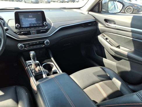 Used 2024 Nissan Altima 2.5 SR FWD image 14