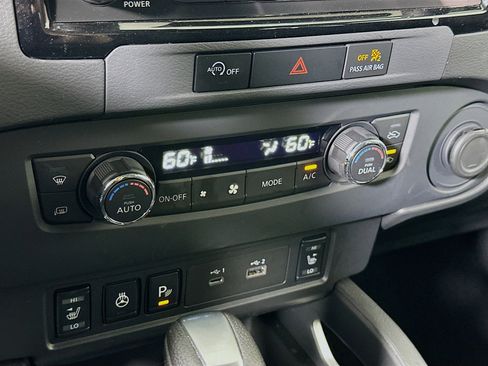Used 2024 Nissan Frontier SV w/ SV Convenience Package image 22