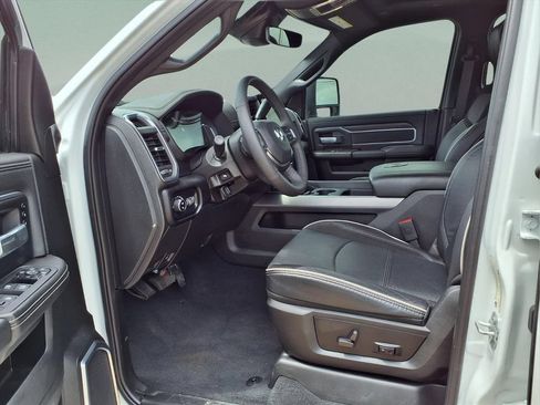 Used 2025 RAM 2500 Laramie AWD/4WD image 18