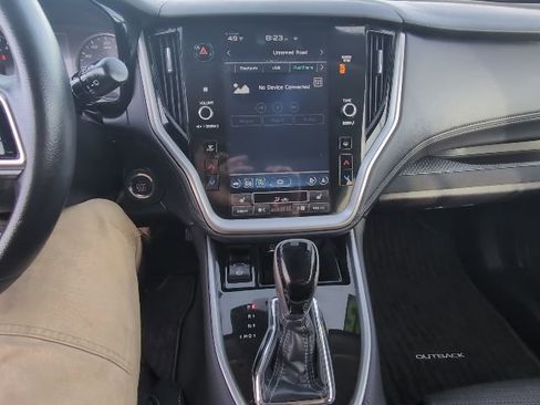 Used 2025 Subaru Outback Premium image 21
