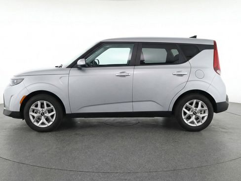 Used 2025 Kia Soul LX w/ LX Technology Package FWD image 5