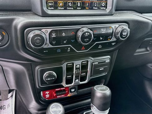 Certified 2023 Jeep Wrangler Unlimited Rubicon 4xe w/ Cold Weather Group AWD/4WD image 17