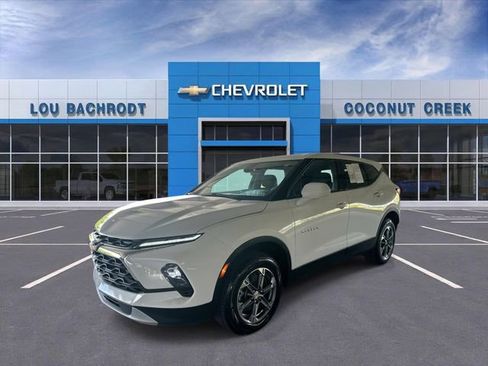 Used 2025 Chevrolet Blazer LT FWD image 4