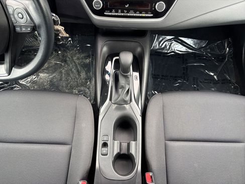 Used 2025 Toyota Corolla LE image 39