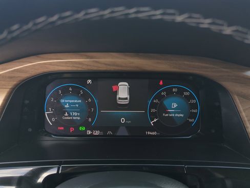 Certified 2025 Volkswagen Atlas SE image 10