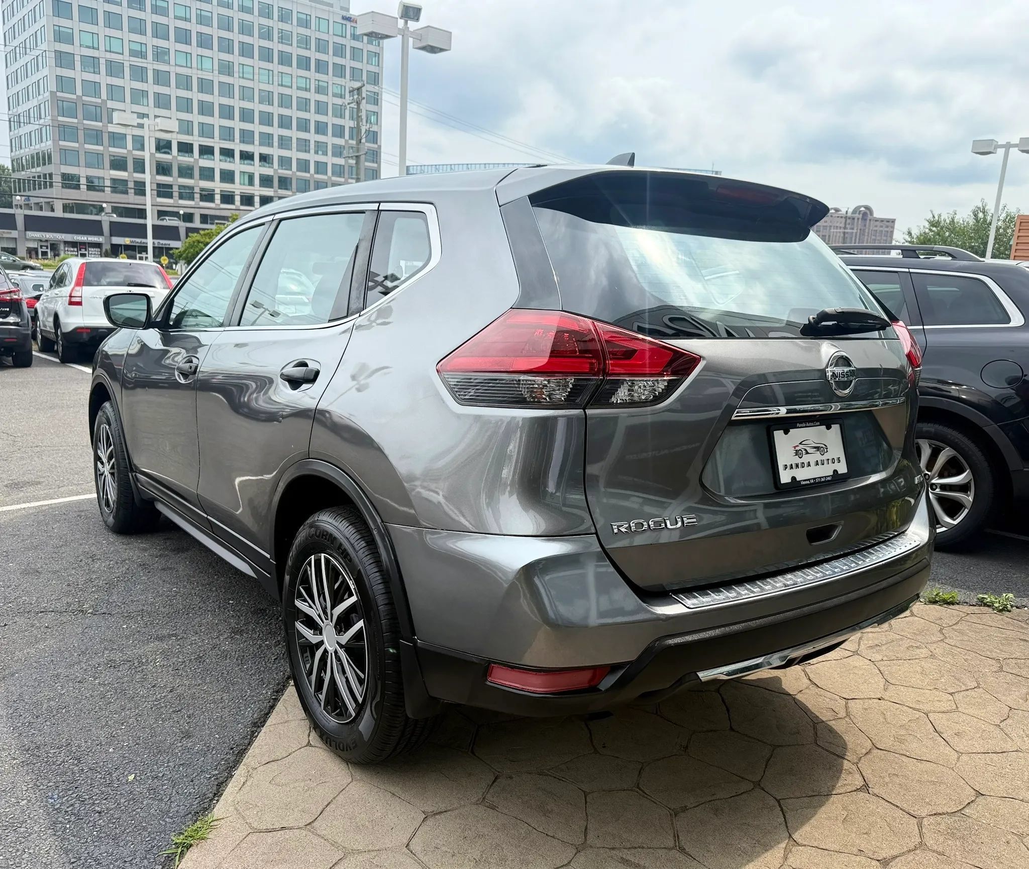 Used 2018 Nissan Rogue S AWD/4WD image 5