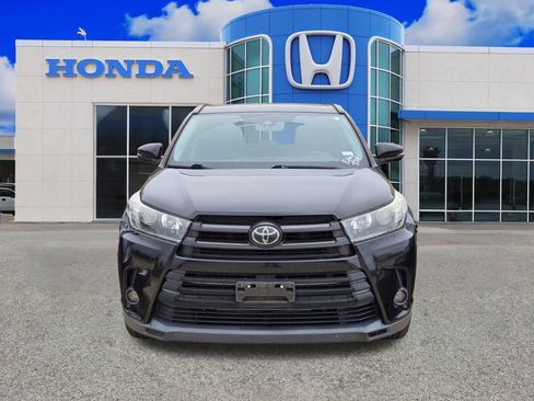 Used 2019 Toyota Highlander SE w/ Nightshade Edition AWD/4WD image 4