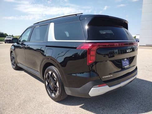 Used 2026 Kia Carnival EX FWD image 3