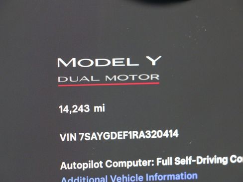 Used 2024 Tesla Model Y Performance image 25