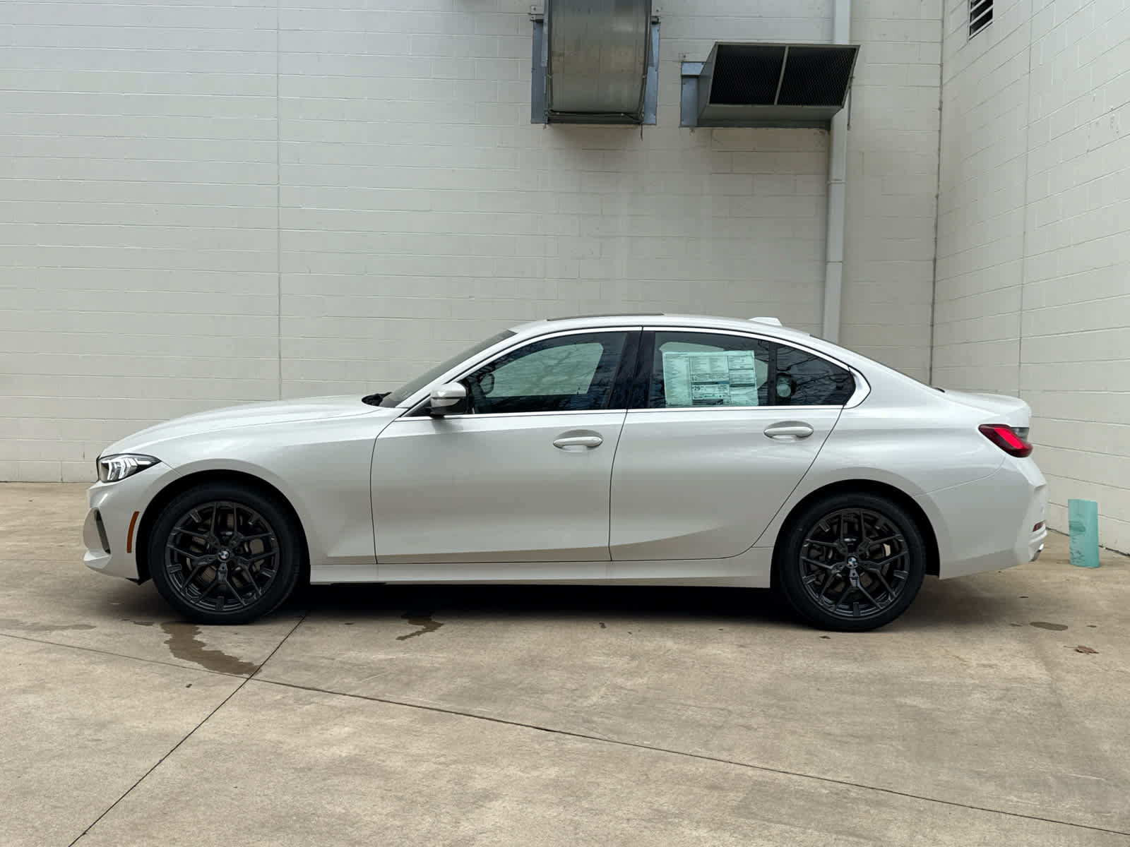 Used 2026 BMW 330i xDrive Sedan w/ Convenience Package AWD/4WD image 5