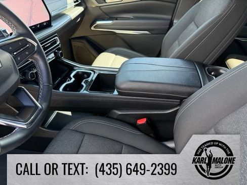 Used 2025 Chevrolet Traverse LT w/ Driver Confidence Package AWD/4WD image 22