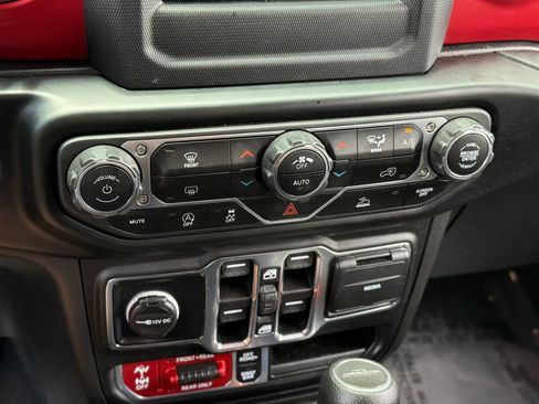 Used 2021 Jeep Gladiator Rubicon w/ Trailer Tow Package AWD/4WD image 25