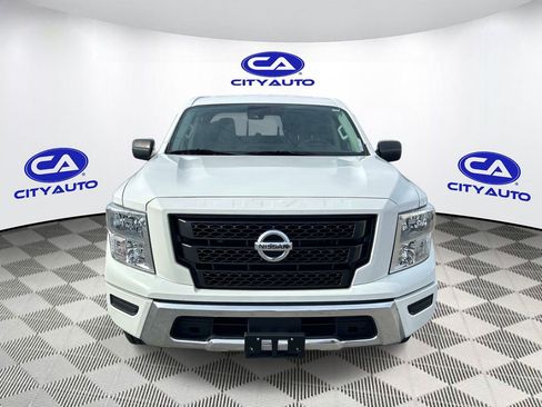 Used 2022 Nissan Titan SV RWD image 2
