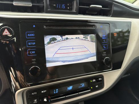 Used 2017 Toyota Corolla LE FWD image 5