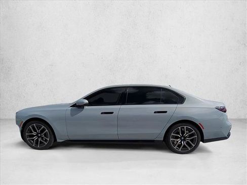 Used 2023 BMW 760i xDrive image 9