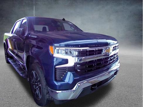 Used 2023 Chevrolet Silverado 1500 LT AWD/4WD image 2