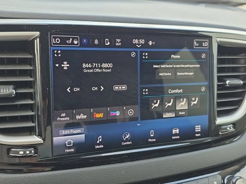 Used 2024 Chrysler Pacifica Touring-L FWD image 26