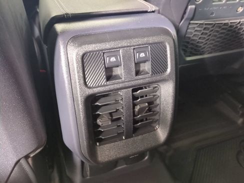 Used 2025 Ford Bronco Badlands AWD/4WD image 16