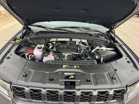 New 2026 Jeep Grand Cherokee Altitude AWD/4WD image 19