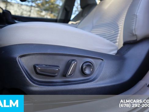 Used 2024 Toyota Camry SE FWD image 12