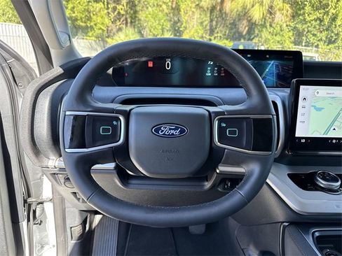 Used 2025 Ford Expedition Active image 37