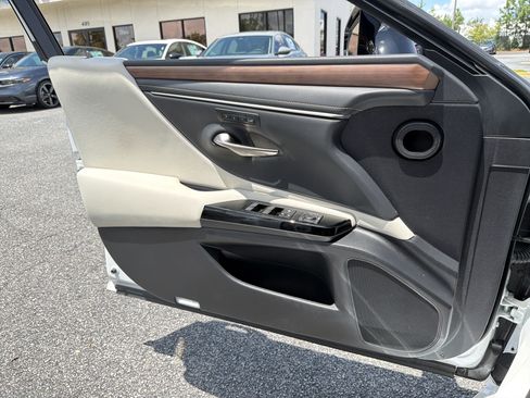 Used 2024 Lexus ES 350 w/ Premium Package FWD image 18