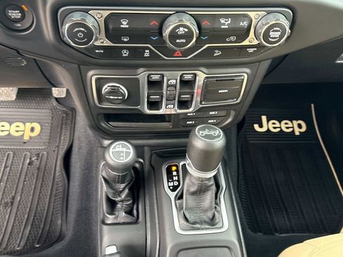 Used 2018 Jeep Wrangler Unlimited Sport S image 25