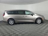Used 2017 Chrysler Pacifica Touring image 3
