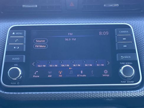 Used 2018 Nissan Kicks SV FWD image 16