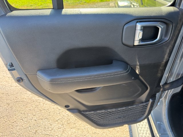 Certified 2023 Jeep Gladiator Overland AWD/4WD image 18