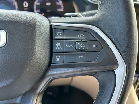 Used 2022 Jeep Grand Cherokee Limited image 26