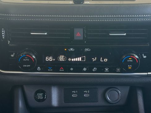 Used 2025 Nissan Rogue SL w/ SL Premium Package FWD image 17