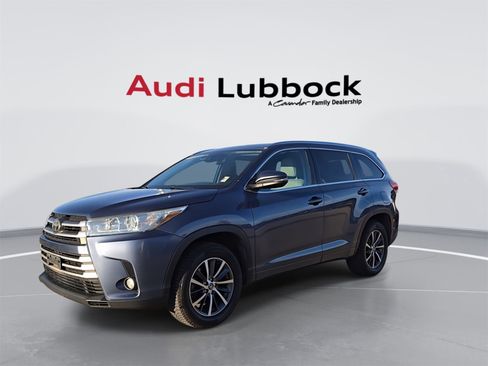 Used 2018 Toyota Highlander XLE image 4