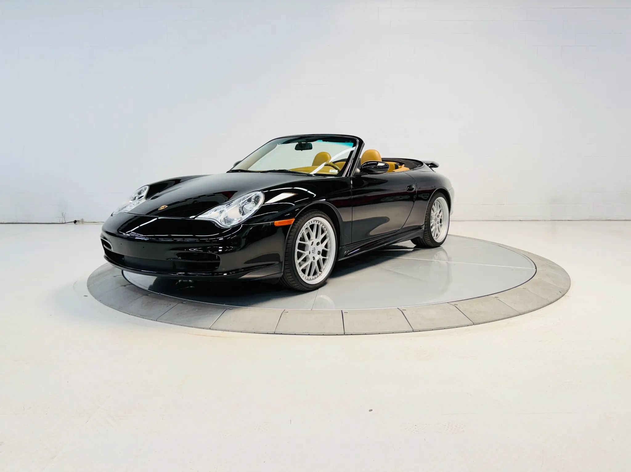 Used 2004 Porsche 911 Cabriolet image 3