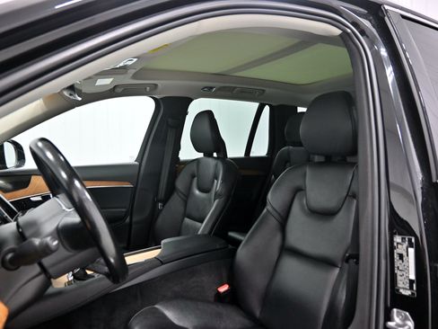 Used 2021 Volvo XC90 T6 Momentum w/ Advanced Package AWD/4WD image 6