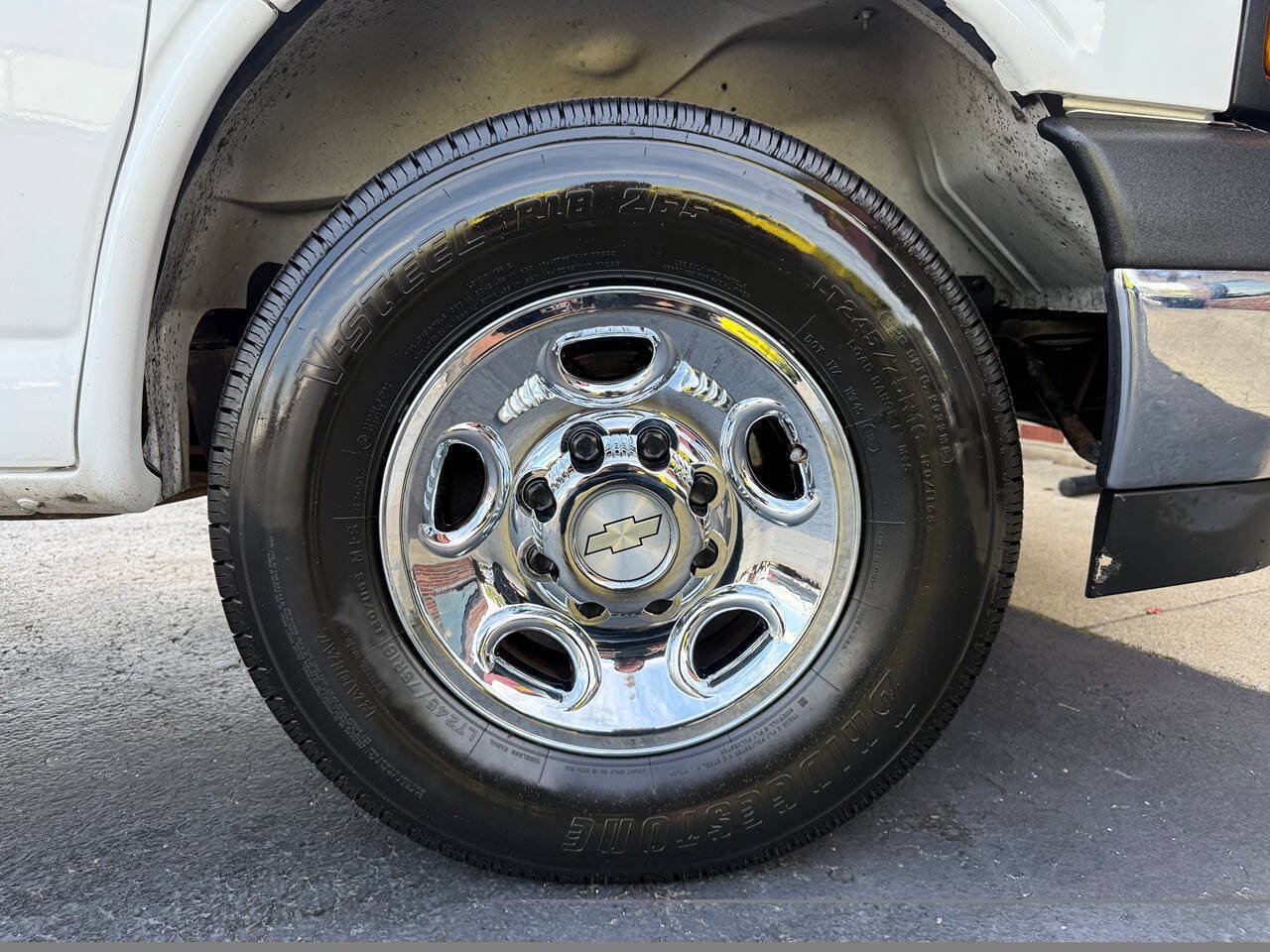 Used 2020 Chevrolet Express 2500 w/ Driver Convenience Package RWD image 9